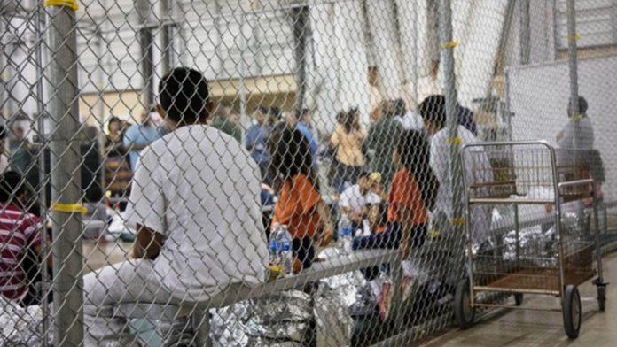 Inmigrantes presos se declaran en huelga de hambre por sufrir abusos y condiciones inhumanas