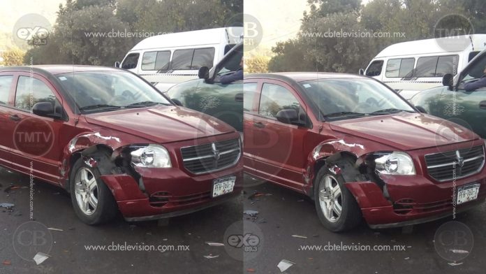 Conductora queda herida en choque de auto y camioneta