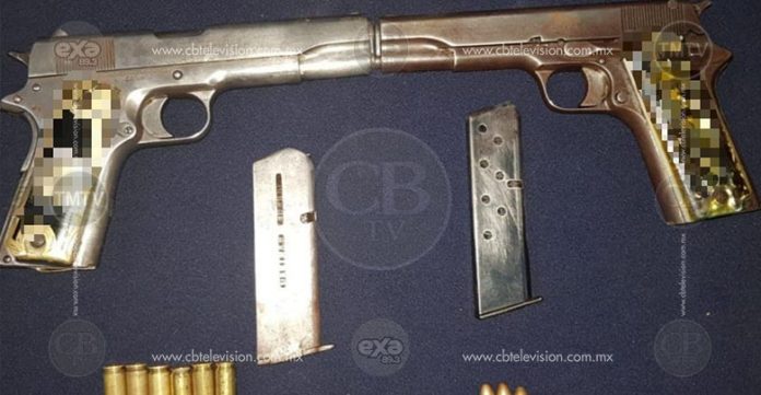 Hombre es detenido en posesión de dos armas de fuego en Uruapan
