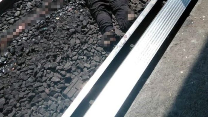 Hombre se despide de su madre y se arroja a las vías del metro