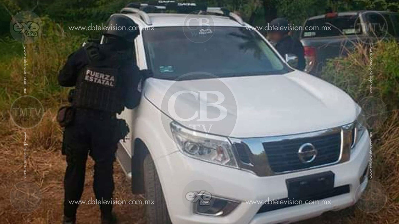 Policías aseguran dos vehículos robados y varios cartuchos de rifle de asalto en Zihuatanejo