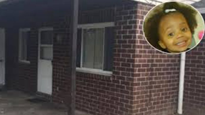 Niña de dos años muere congelada al ser olvidad por su padre