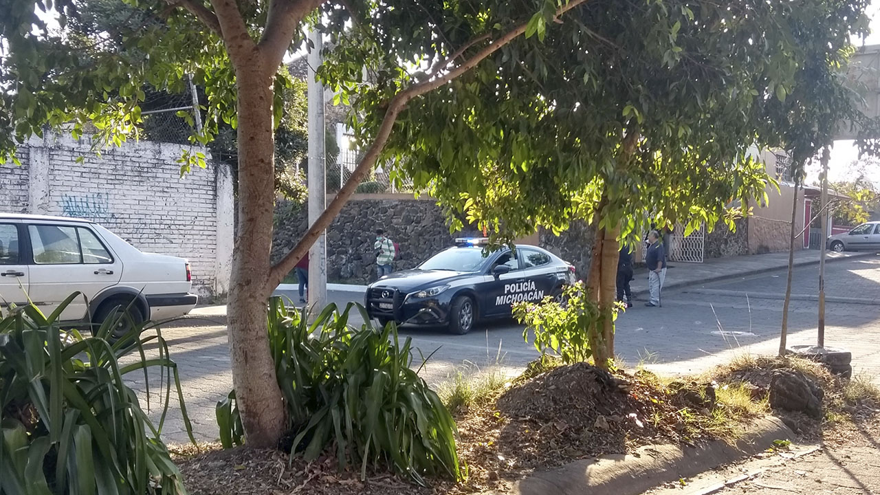 Lo balea su vecino mientras cortaba nuez en Uruapan