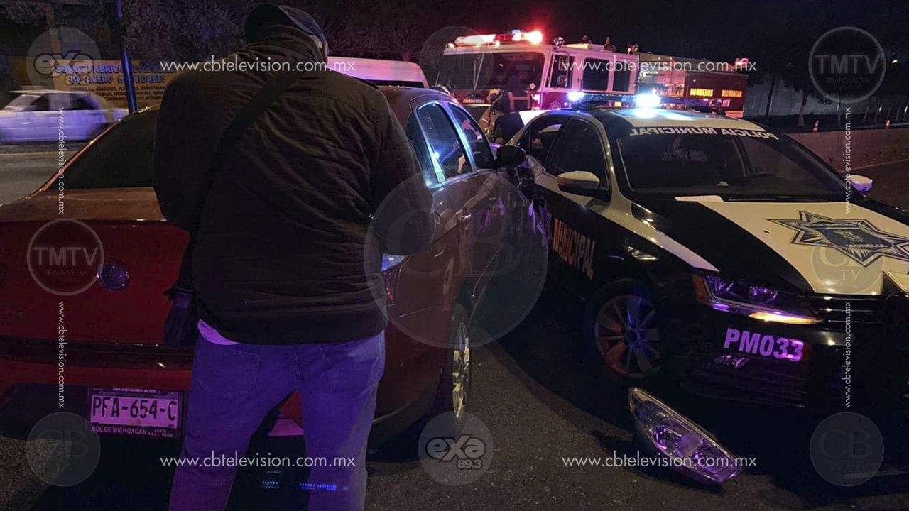 Bomberos voluntarios auxilian a implicados en dos accidentes en Morelia
