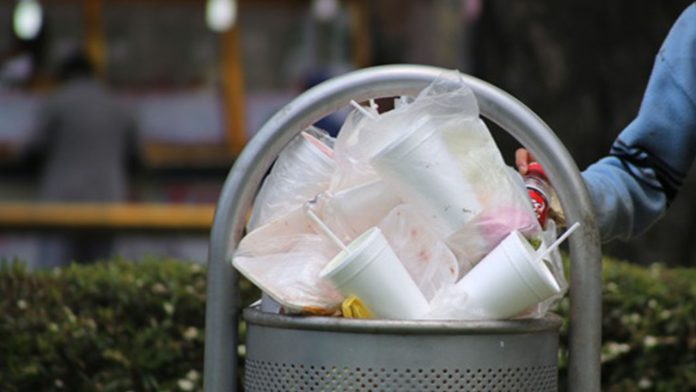 Se prohibirá el uso popotes, bolsas de plástico y unicel en Michoacán