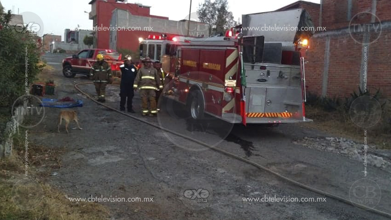 Bomberos apagan incendio de casa al sur de Morelia