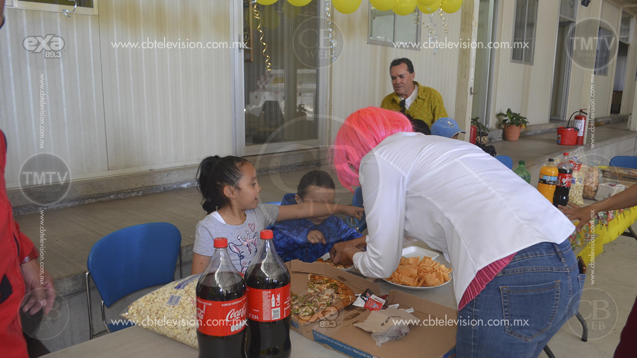 Cumplen sueños de niños enfermos en Morelia: Ser socorristas