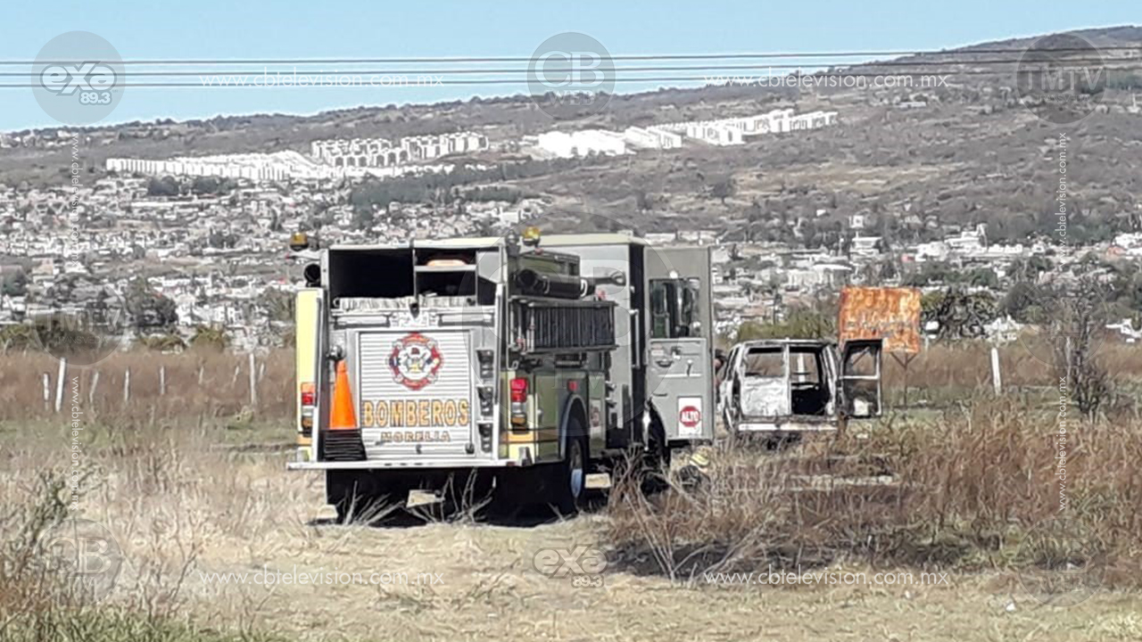 Los acusan de ladrones y los golpean, amarran y queman su camioneta
