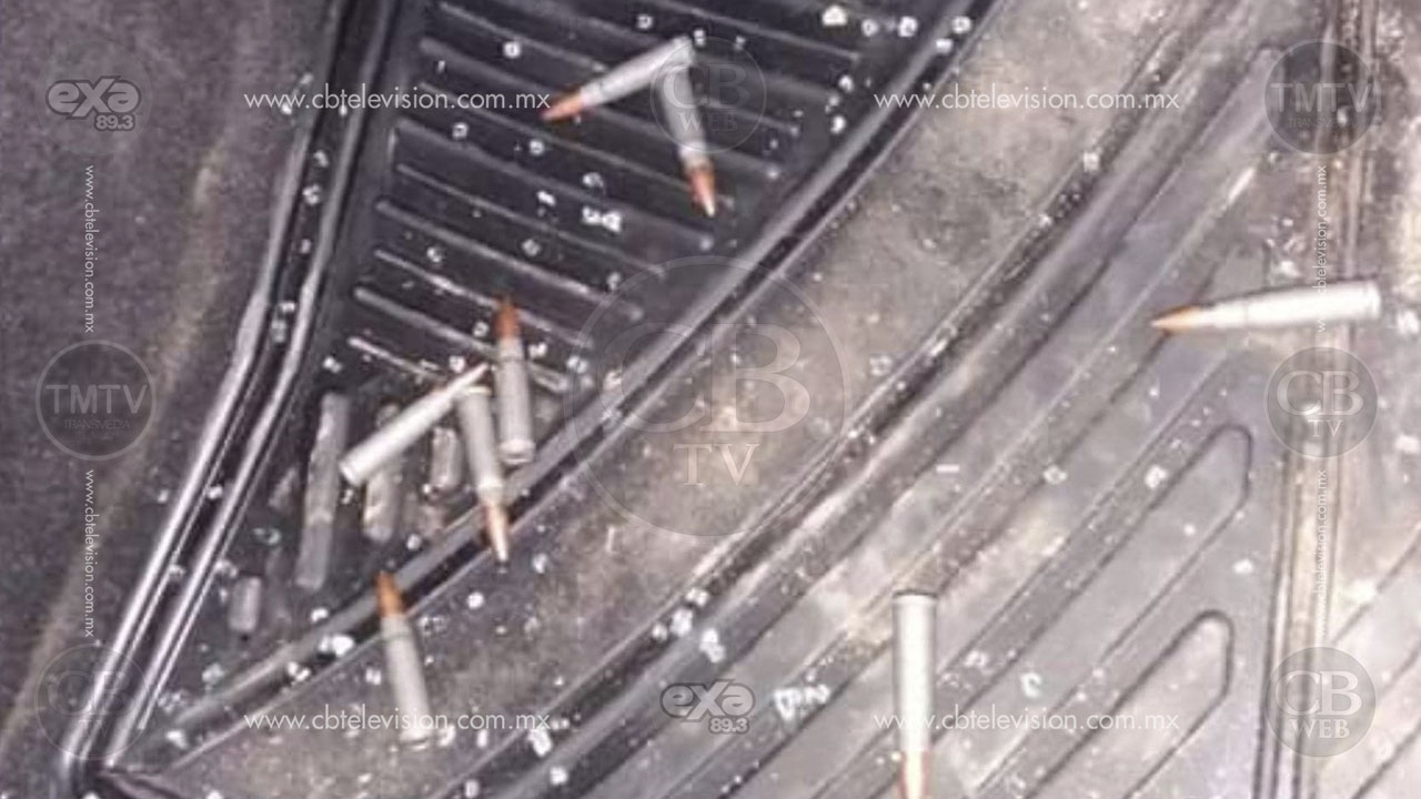 Policías aseguran dos vehículos robados y varios cartuchos de rifle de asalto en Zihuatanejo
