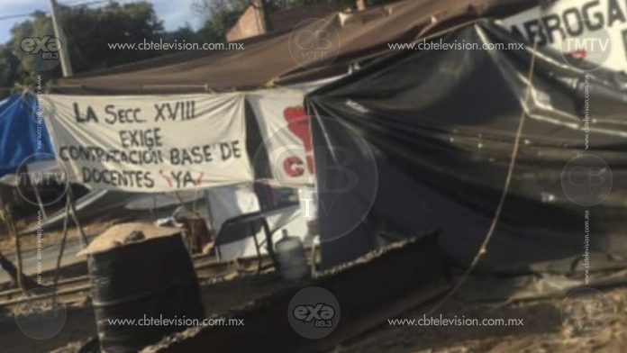 CNTE retira bloqueo en las vías del tren en Pátzcuaro y permanecen con cierre en Uruapan