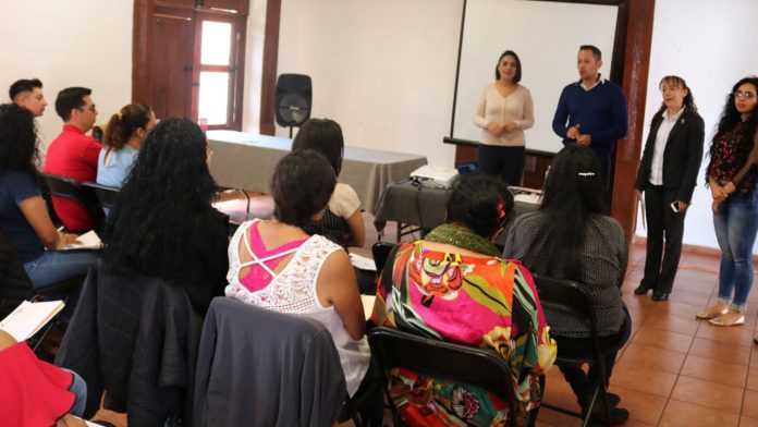 Microempresarios uruapenses trabajaron en taller “Cómo Promocionar y Comercializar Tu Producto”