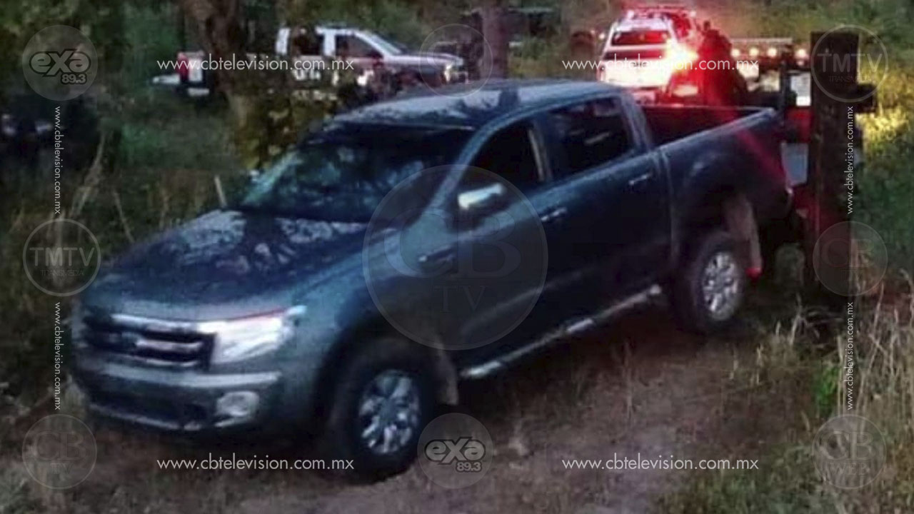 Policías aseguran dos vehículos robados y varios cartuchos de rifle de asalto en Zihuatanejo
