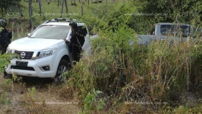 Policías aseguran dos vehículos robados y varios cartuchos de rifle de asalto en Zihuatanejo