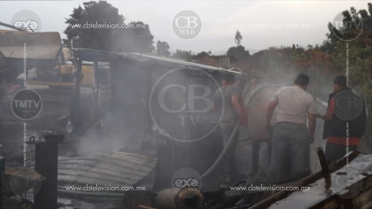Se incendia bodega ubicada sobre carretera de Zitácuaro
