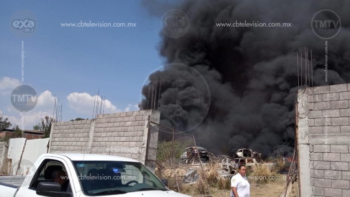 Graves pérdidas económicas dejó incendio en un deshuesadero ubicado en la salida a Salamanca