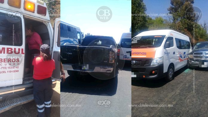 Mujer sufre crisis nerviosa al casi ser arrollada por un auto mientras se subía al camión