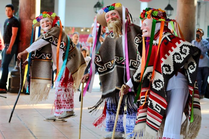Tradición, música y danza vistieron el Centro Histórico de Uruapan