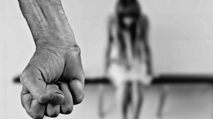 Hombre abusa sexualmente de una niña que pedía comida
