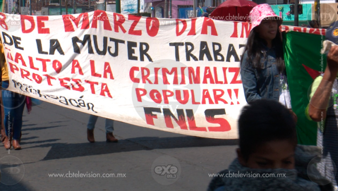 FNLS también protesta en Palacio Nacional en CDMX