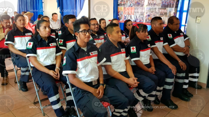 Jóvenes se gradúan de la Escuela de Técnicos en Urgencias de la Cruz Roja