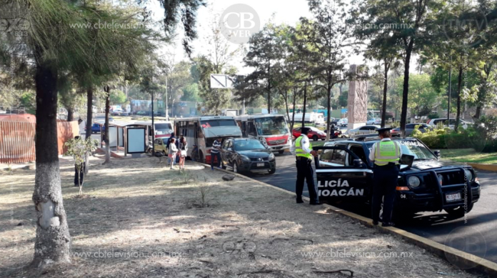 Choque entre dos vehículos afuera de la federal 2