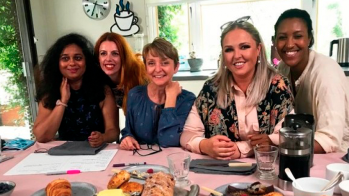 Cinco mujeres realizarán una película porno adecuada para sus hijos