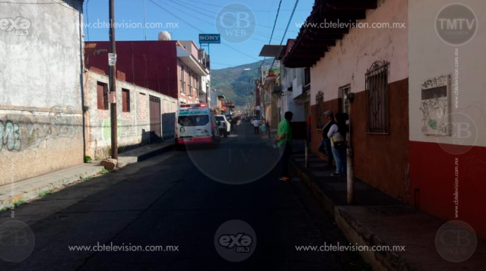 Abría su negocio y motosicarios la ejecutan a balazos