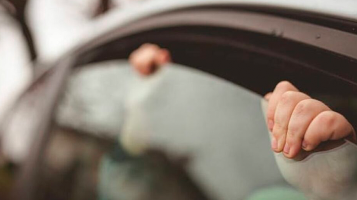 Menor muere asfixiada en un coche; su madre la encerró durante 4 horas para poder tener sexo