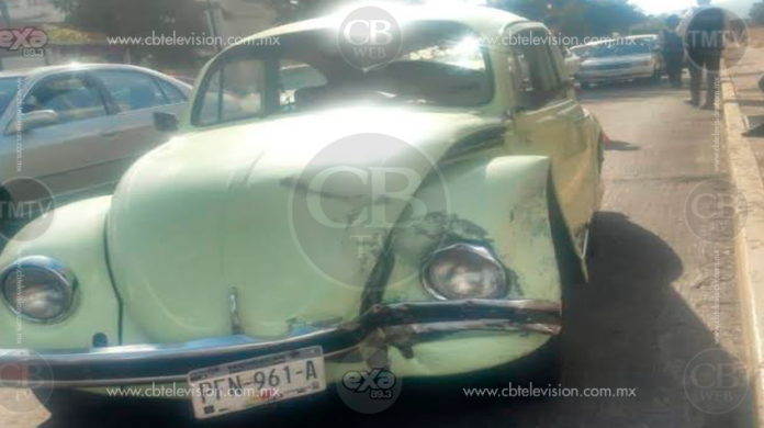 Vocho se accidenta en la Avenida Acueducto