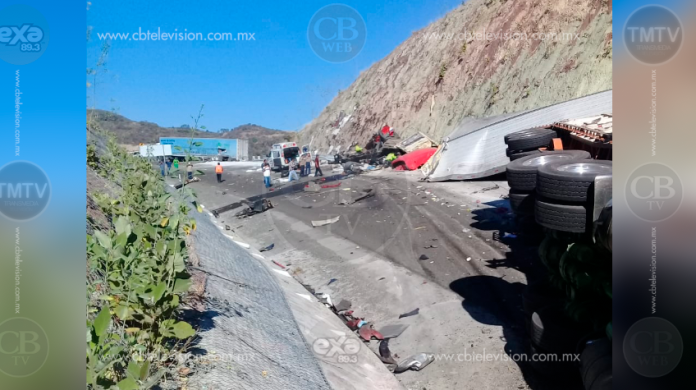 Choque de tráileres deja un muerto en la pista Cuitzeo-Pátzcuaro