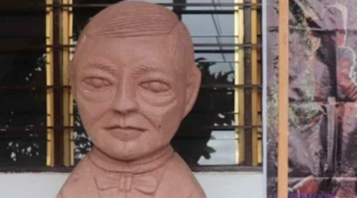 Por mil 500 pesos, artesano principiante hizo busto de Benito Juárez 