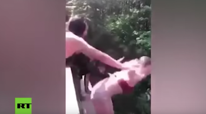 Condenan a dos días de prisión a joven que empujó a su amiga de un puente