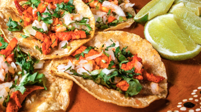 Esto le pasa a tu cerebro al comer tacos al pastor