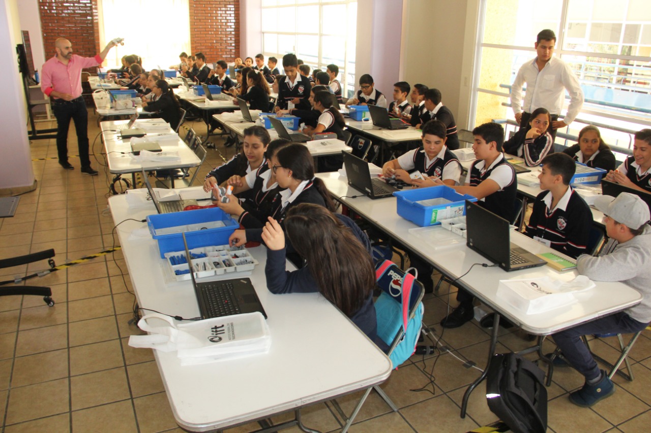 Uruapan, primer municipio del país en recibir talleres del IFT “Alfabetización Digital”
