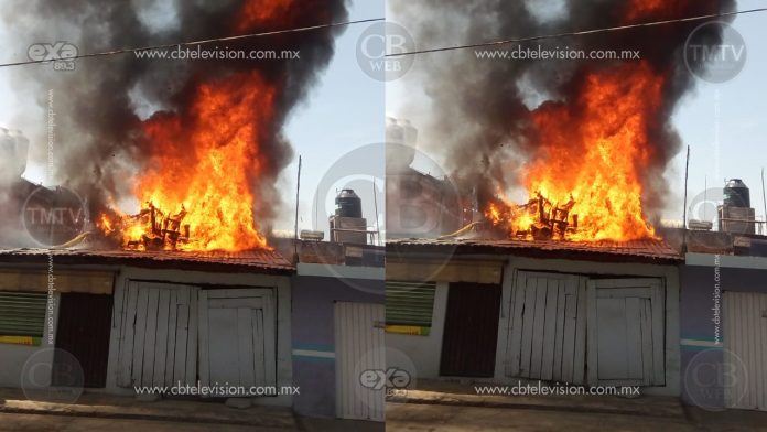 Deja un fogón encendido en mesa de madera, provoca incendio