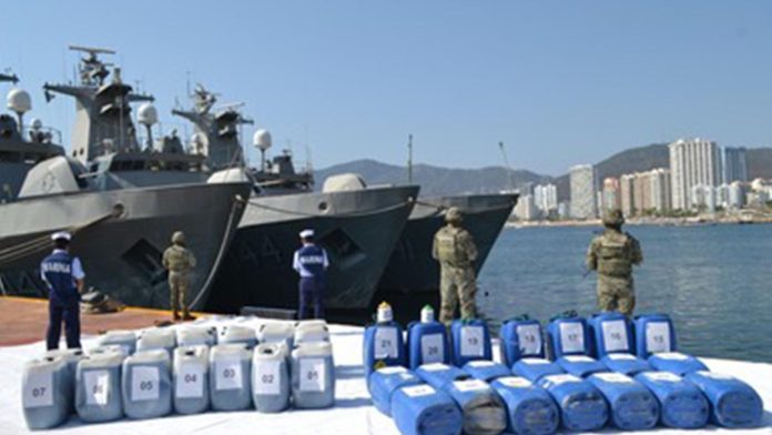 Personal de la Armada de México asegura más de 800 kilogramos de presunta cocaína, frente a las Costas de Guerrero
