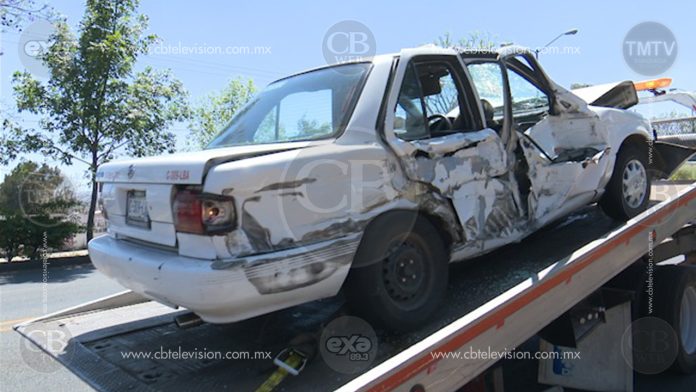 Dos lesionadas deja choque entre taxi y particular al Poniente de Morelia