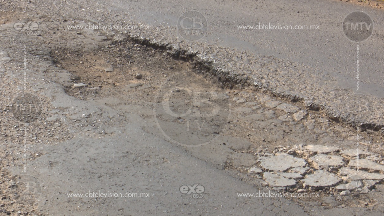 Denuncian enormes baches en libramiento oriente de Morelia