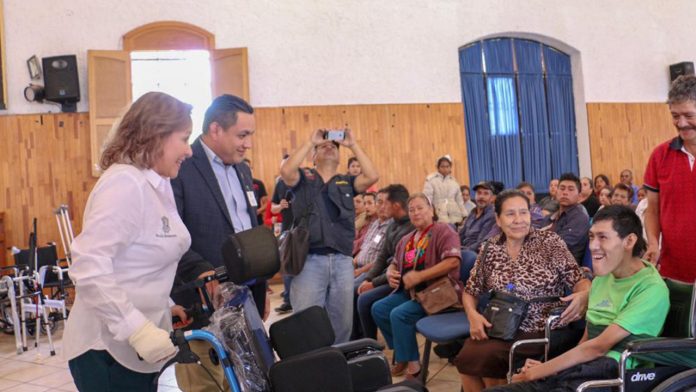 DIF Michoacán y Municipal entregan apoyos de salud y asistencia social a 12 municipios