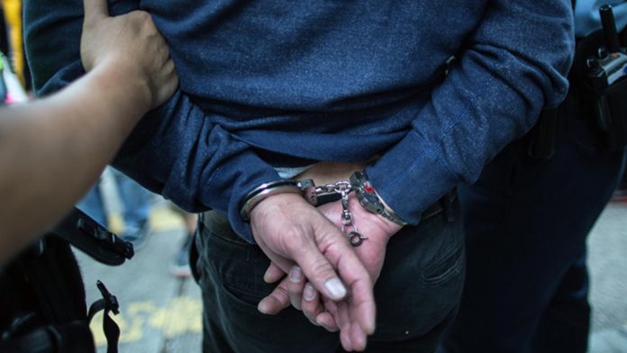 Cumplimenta FGR orden de detención con fines de extradición contra un hombre buscado en EUA