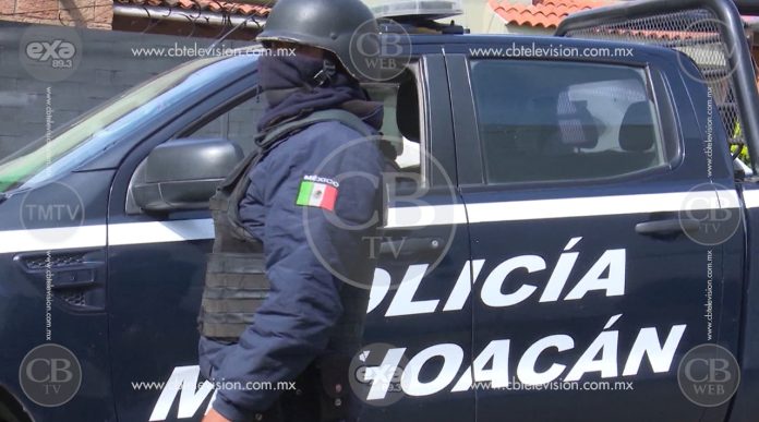Le mete unos balazos a su mujer por platicar con el vecino