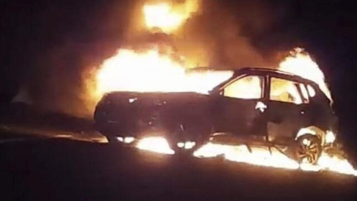 Bloquean y queman autos en carreteras de Guanajuato