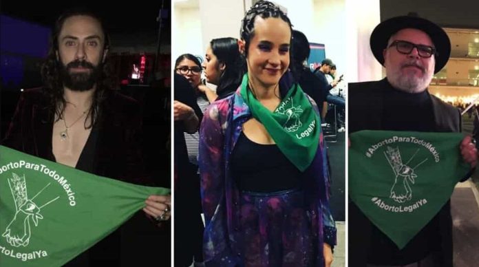 Cantantes muestran apoyo a la legalización del aborto durante Vive Latino