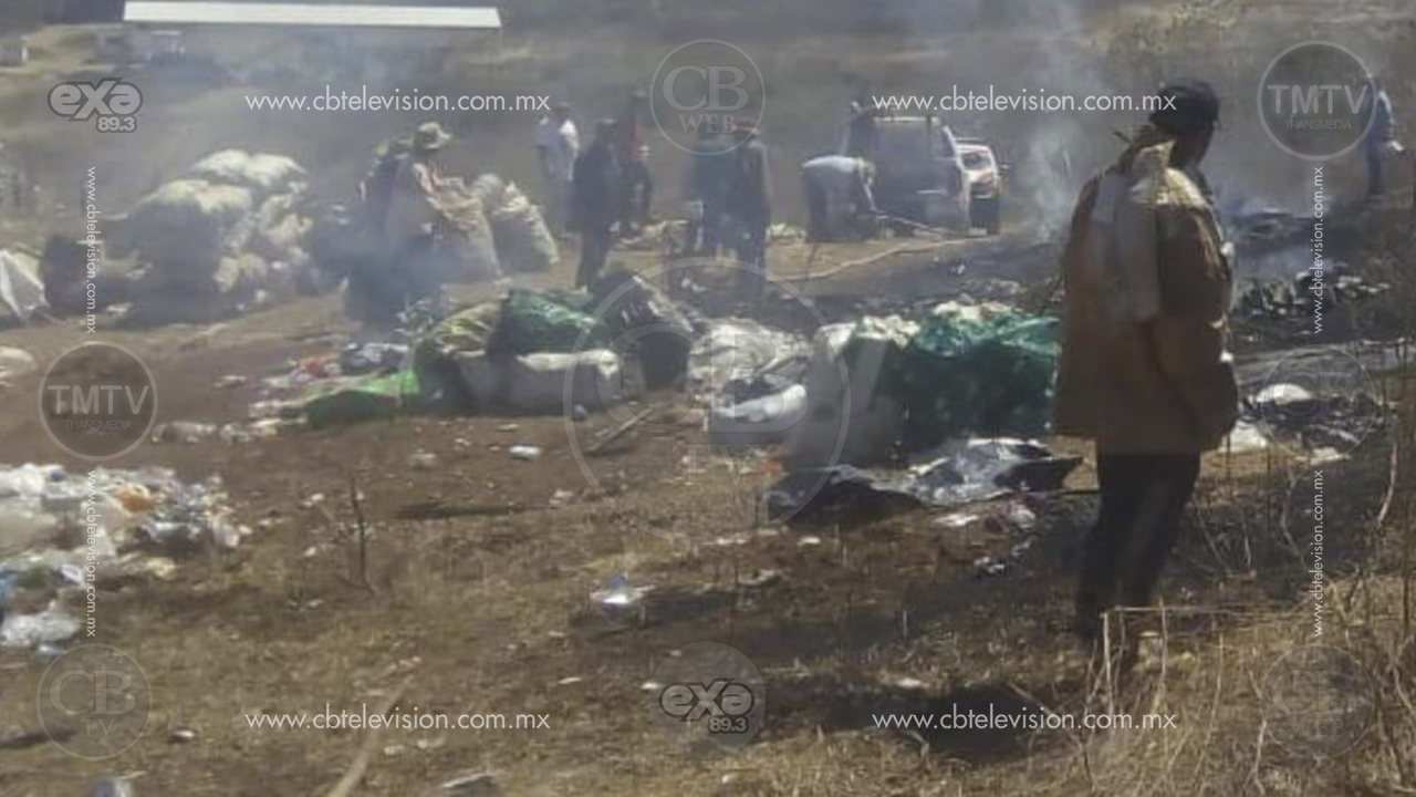Incendio de pastizal llega hasta basurero de Zitácuaro