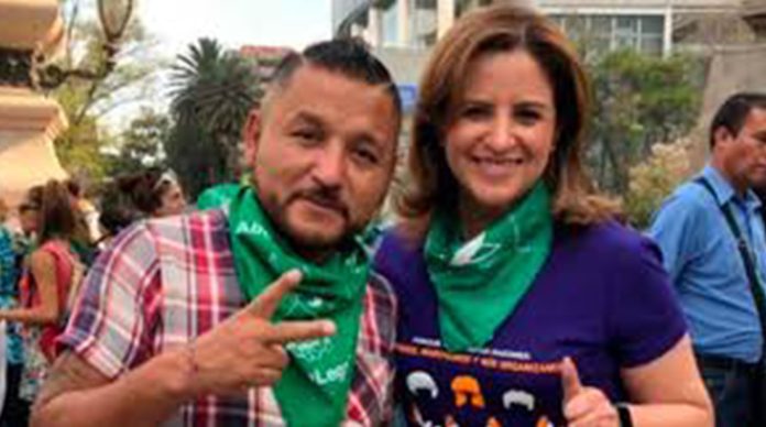 “El Mijis” se pone el pañuelo verde para buscar despenalización del aborto en San Luis Potosí
