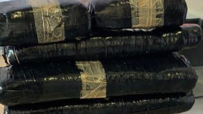 Aseguran en Nuevo León más de seis kilos de heroína ocultos en un vehículo