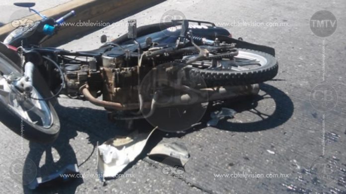 Alumnos del Conalep se lesionan en accidente de moto