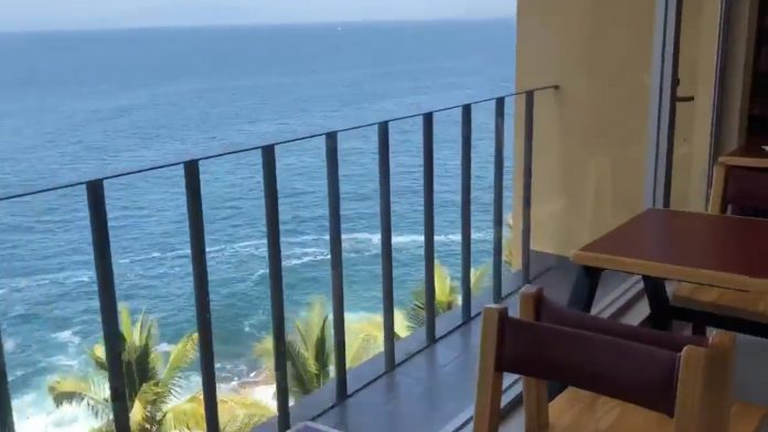 Video: Conoce este Oxxo con una hermosa vista al mar