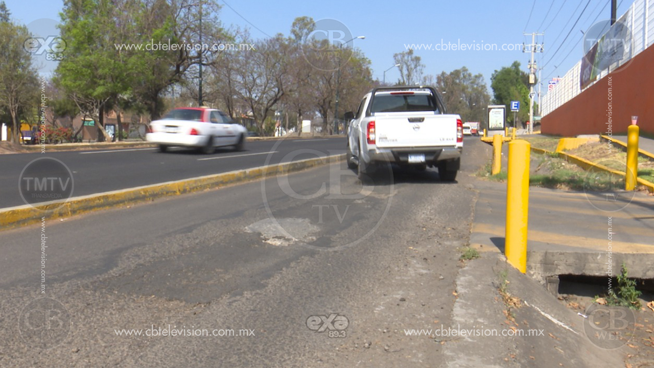 Denuncian enormes baches en libramiento oriente de Morelia