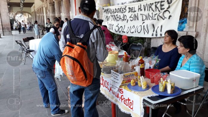 Alimentos por propinas, extrabajadores del Virrey de Mendoza recaudan para subsistir